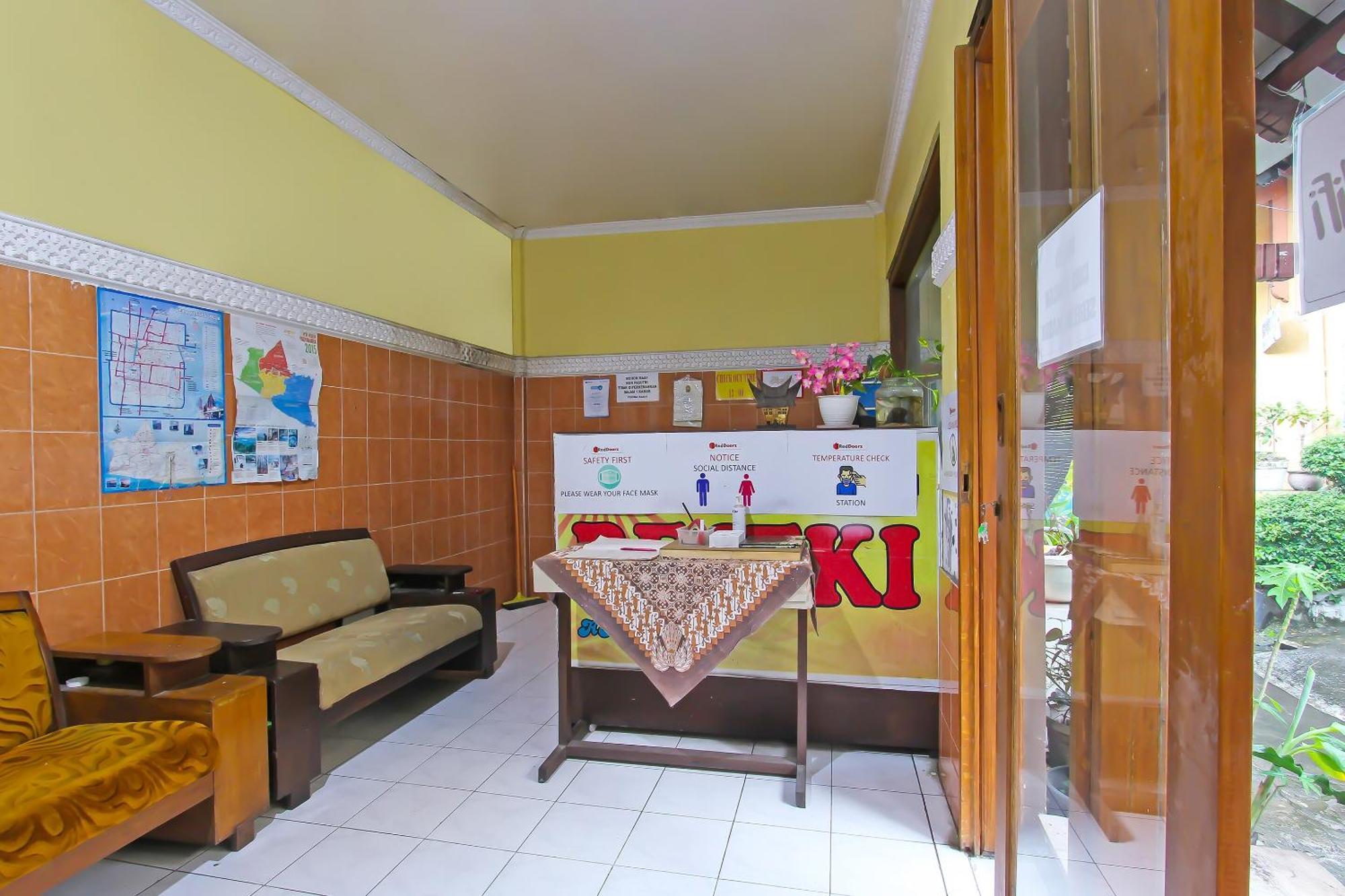 Spot On 91911 Rejeki Homestay Syariah Malioboro Γιογκιακάρτα Εξωτερικό φωτογραφία